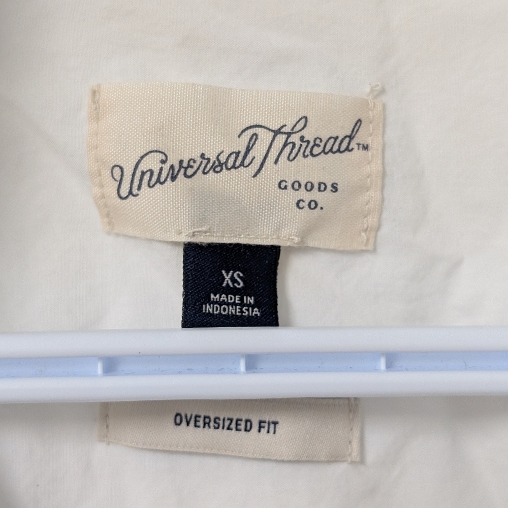 Universal Thread Oversized Long Sleeve Collared Button-Down Shirt - Picture 4 of 6